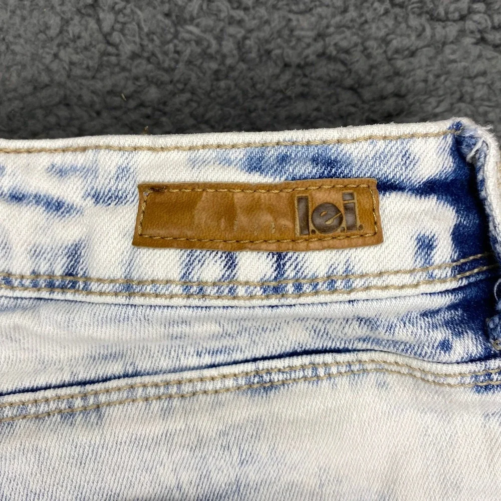 lei Juniors Size 11 Light Wash Distressed Ripped‎ Denim Jeans Button Fly